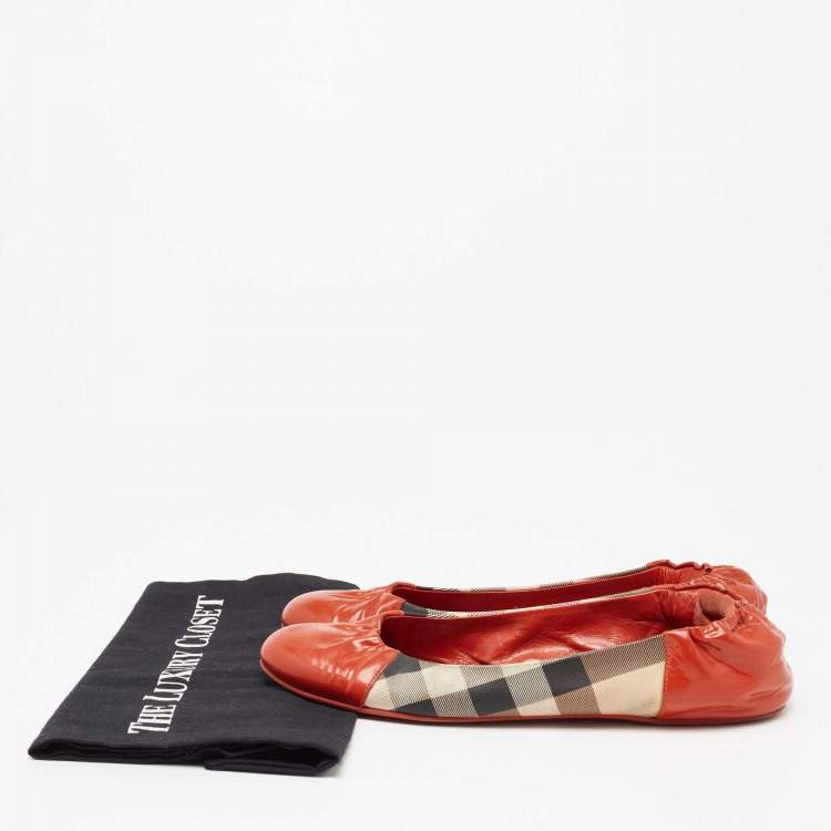 Pre Owned Burberry Red/Beige Patent Leather And Nova Check Ballet Flats Size 39