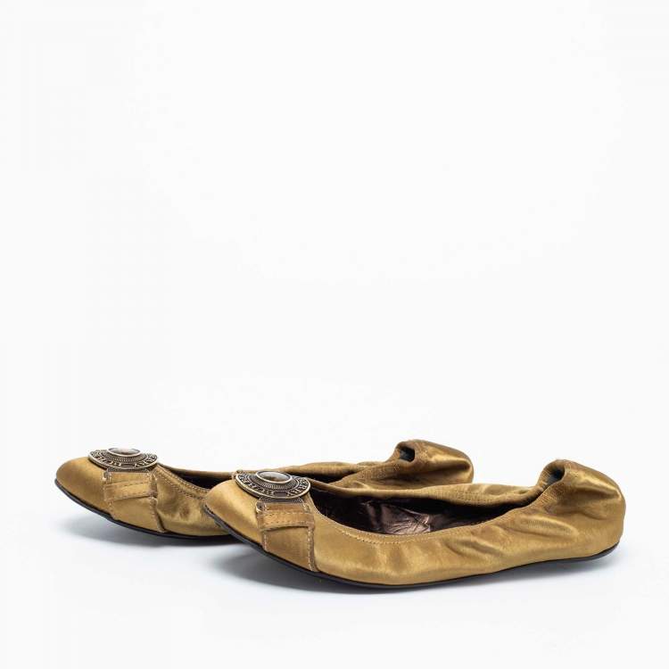 Pre Owned Burberry Gold Satin Medallion Scrunch Ballet Flats Size 37