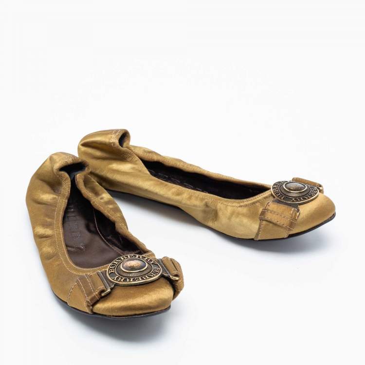 Pre Owned Burberry Gold Satin Medallion Scrunch Ballet Flats Size 37