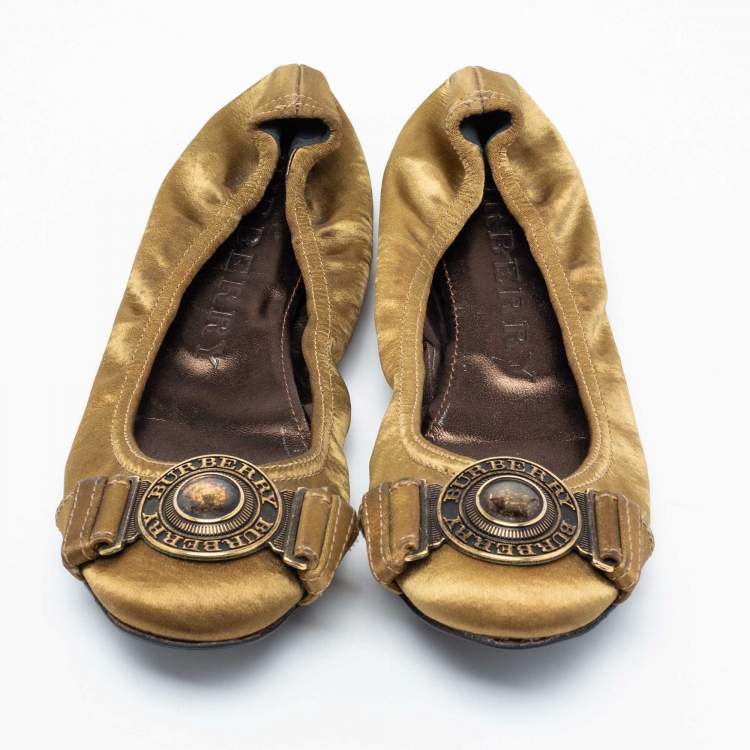 Pre Owned Burberry Gold Satin Medallion Scrunch Ballet Flats Size 37