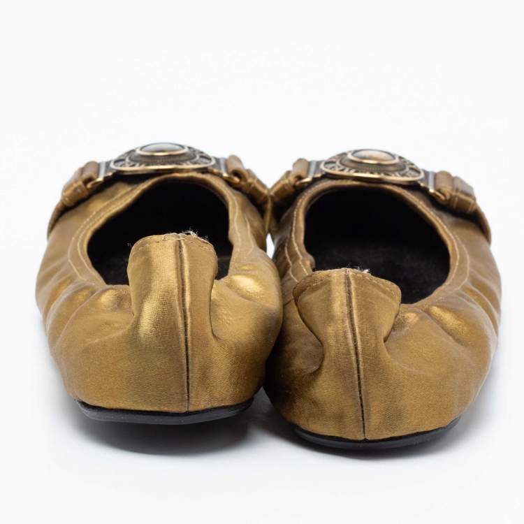 Pre Owned Burberry Gold Satin Medallion Scrunch Ballet Flats Size 37