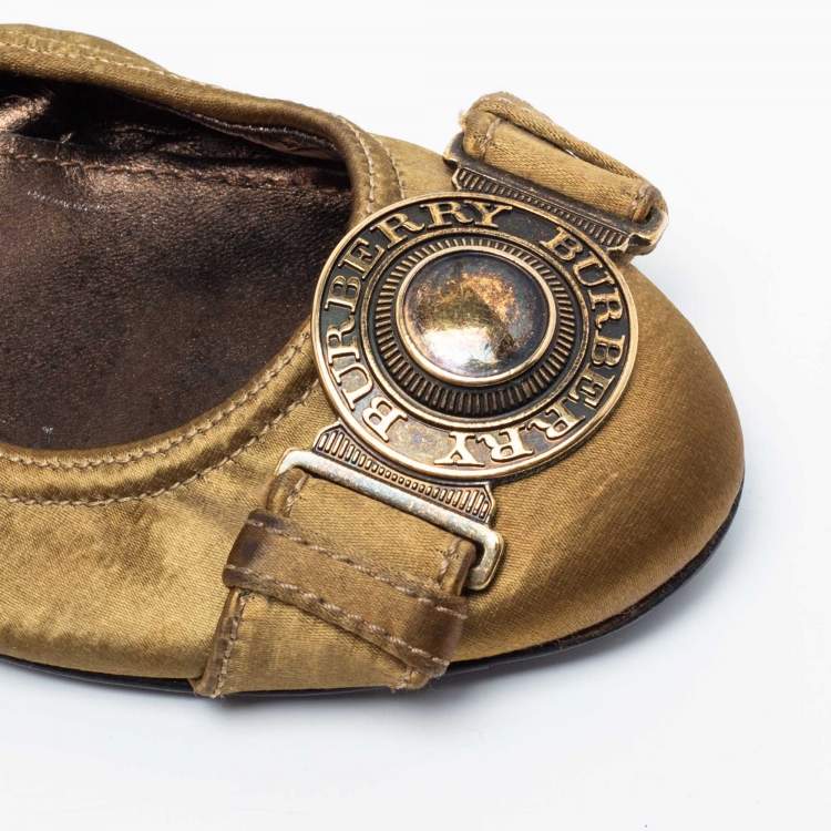Pre Owned Burberry Gold Satin Medallion Scrunch Ballet Flats Size 37