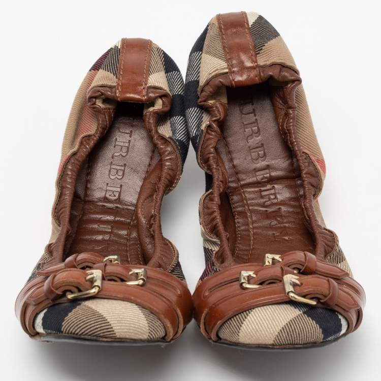 Pre Owned Burberry Novacheck Canvas and Leather Buckle Scrunch Ballet Flats Size 37.5