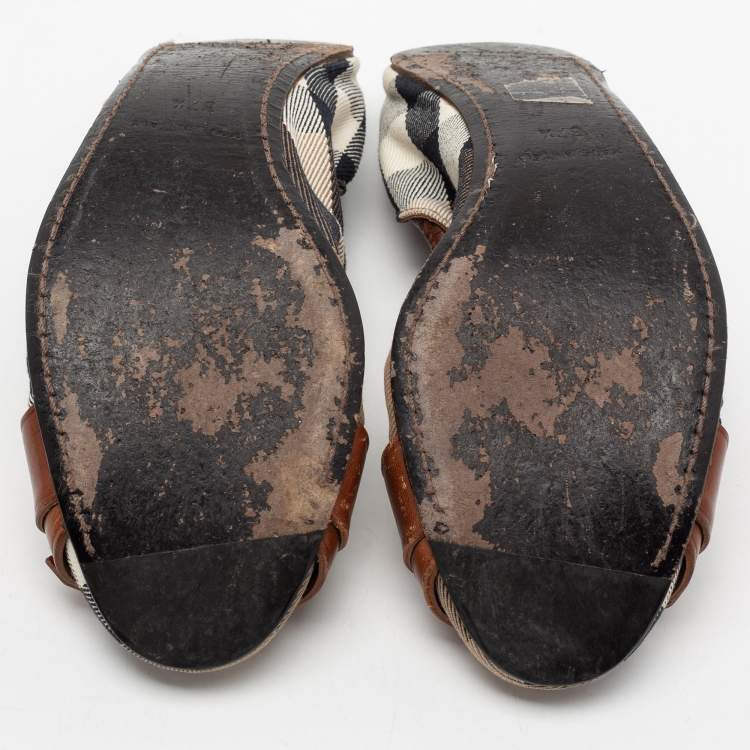 Pre Owned Burberry Novacheck Canvas and Leather Buckle Scrunch Ballet Flats Size 37.5