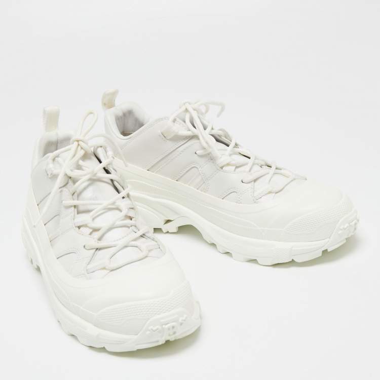 Pre Owned Burberry White Leather and Rubber Arthur Low-Top Sneakers Size 40