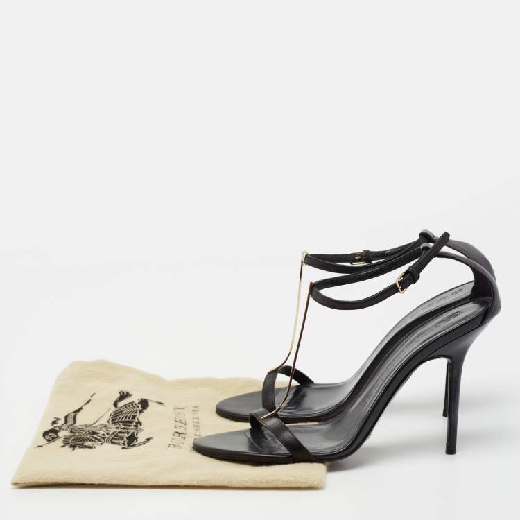 مملوكة مسبقًا Burberry Black Leather T Strap Sandals Size 39