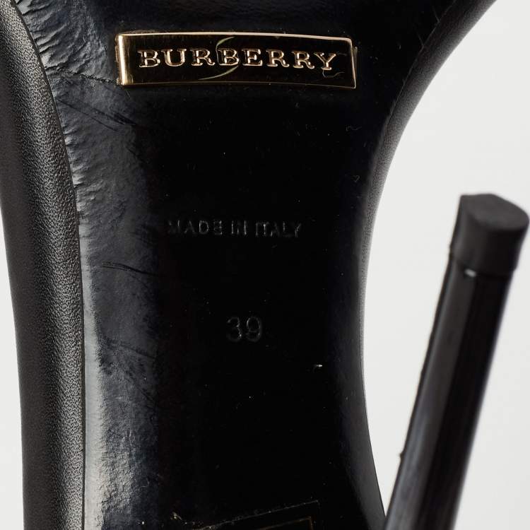 مملوكة مسبقًا Burberry Black Leather T Strap Sandals Size 39