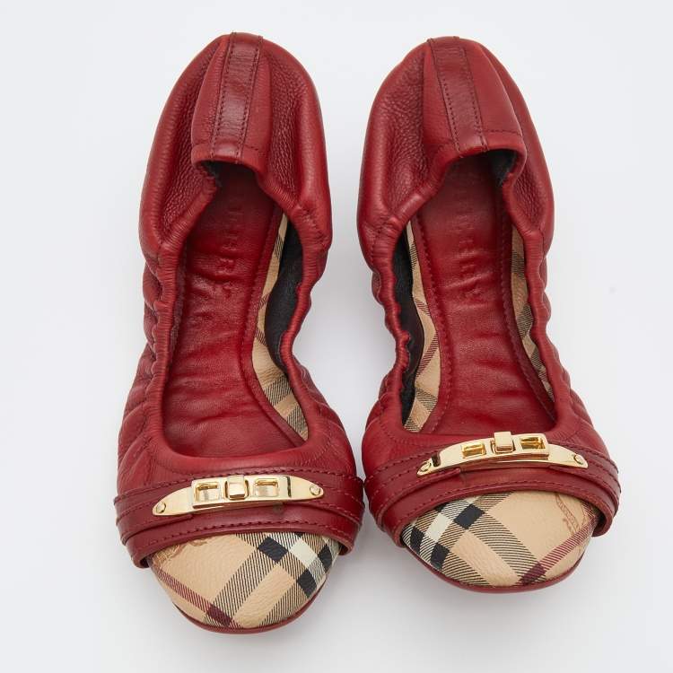 Pre Owned Burberry Red/Beige Leather And Haymarket Check Coated Canvas Scrunch Ballet Flats Size 41