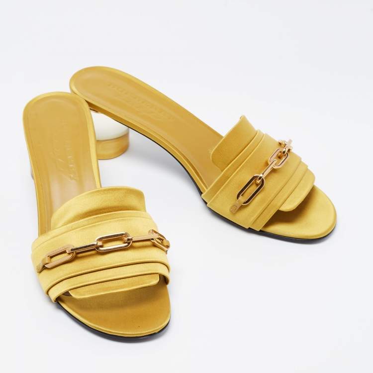 Pre Owned Burberry Mustard Satin Chain Link Accent Slide Sandals Size 39.5