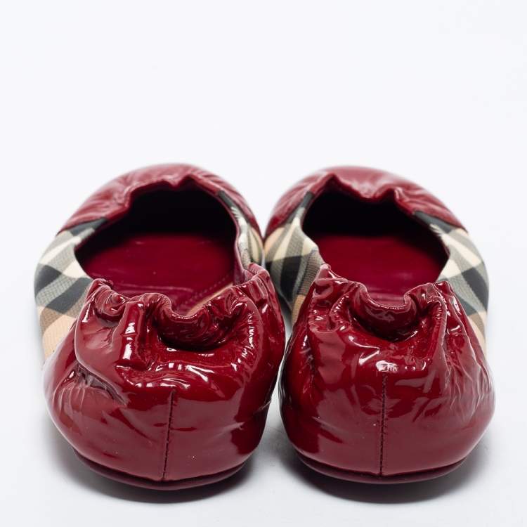 Pre Owned Burberry Red Patent Leather and Nova Check Canvas Scrunch Ballet Flats Size 38