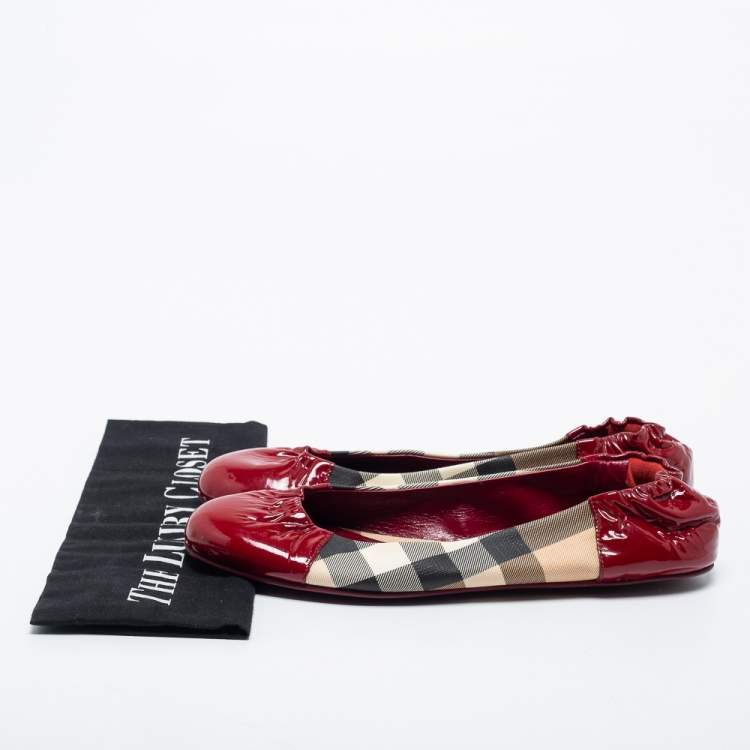 Pre Owned Burberry Red Patent Leather and Nova Check Canvas Scrunch Ballet Flats Size 38