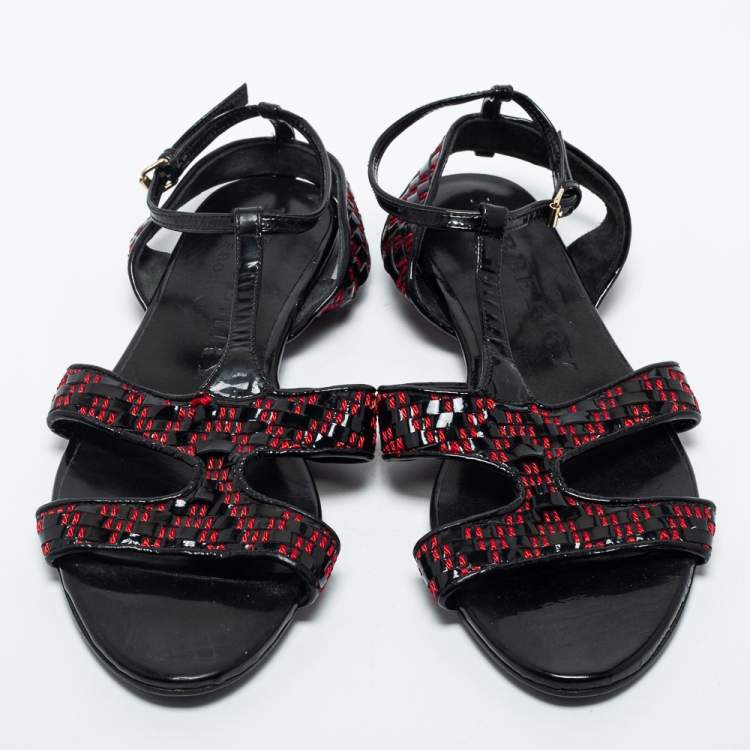 Pre Owned Burberry Black/Red Patent Leather Flat Sandals Size 40