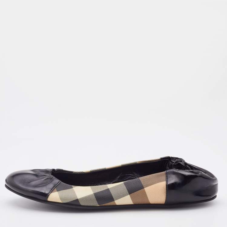 Pre Owned Burberry Beige/Black Nova Check PVC And Patent Leather Scrunch Ballet Flats Size 37