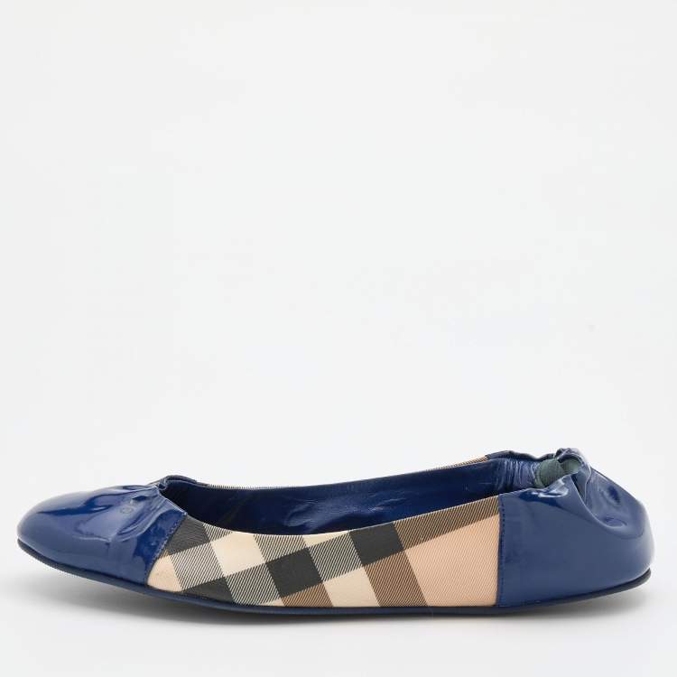 Pre Owned Burberry Blue/Beige Nova Check PVC and Patent Leather Scrunch Ballet Flats Size 40
