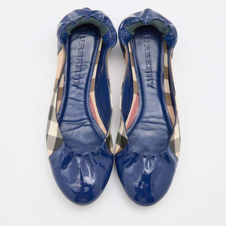 Pre Owned Burberry Blue/Beige Nova Check PVC and Patent Leather Scrunch Ballet Flats Size 40