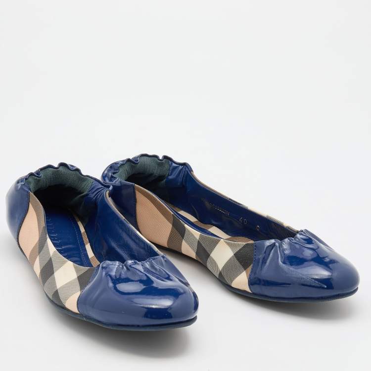 Pre Owned Burberry Blue/Beige Nova Check PVC and Patent Leather Scrunch Ballet Flats Size 40