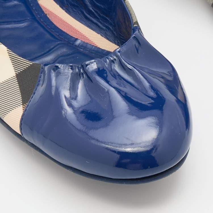 Pre Owned Burberry Blue/Beige Nova Check PVC and Patent Leather Scrunch Ballet Flats Size 40