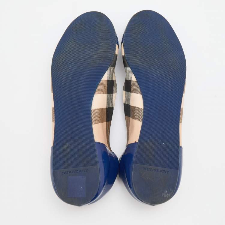 Pre Owned Burberry Blue/Beige Nova Check PVC and Patent Leather Scrunch Ballet Flats Size 40