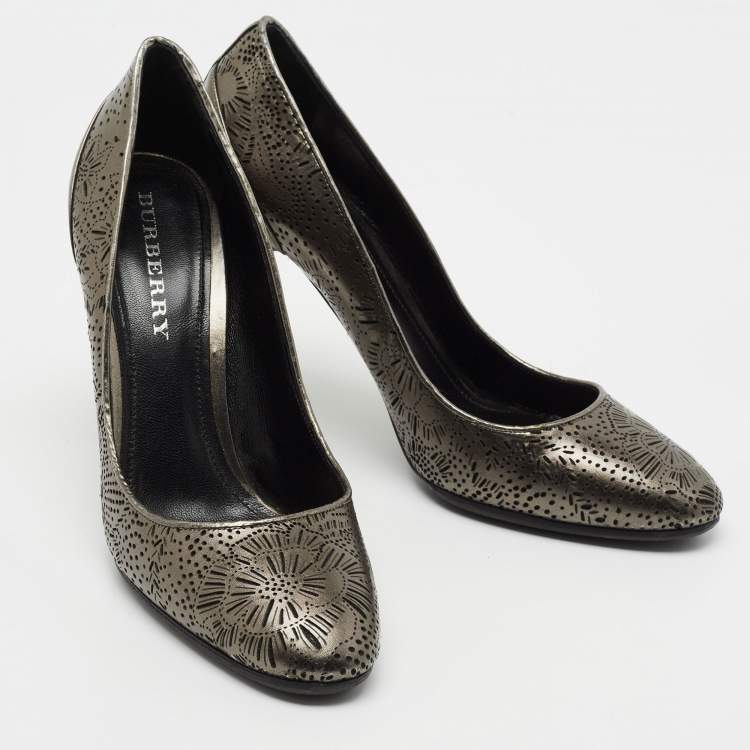 Pre Owned Burberry Metallic Grey Laser Cut Leather Pumps Size 40