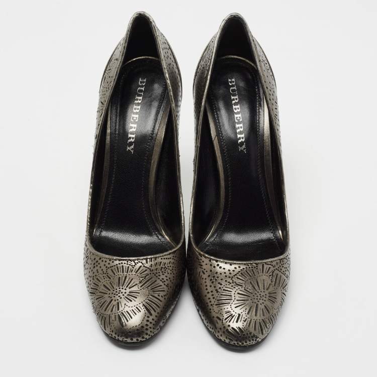 Pre Owned Burberry Metallic Grey Laser Cut Leather Pumps Size 40