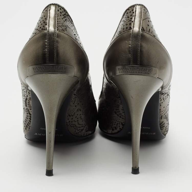 Pre Owned Burberry Metallic Grey Laser Cut Leather Pumps Size 40