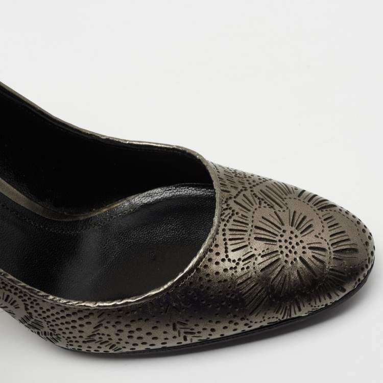 Pre Owned Burberry Metallic Grey Laser Cut Leather Pumps Size 40