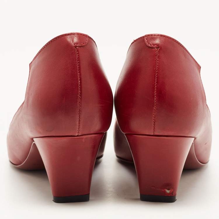 Pre Owned Burberry Red Leather Chain Embellished Pumps Size 38