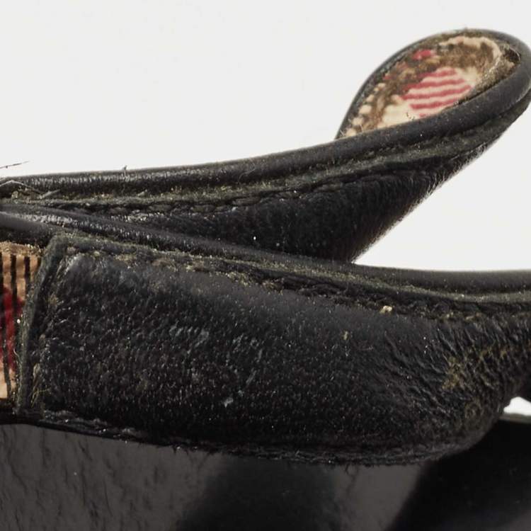 Pre Owned Burberry Beige/Black Nova Check Canvas and Leather Buckle Thong Flats Size 39
