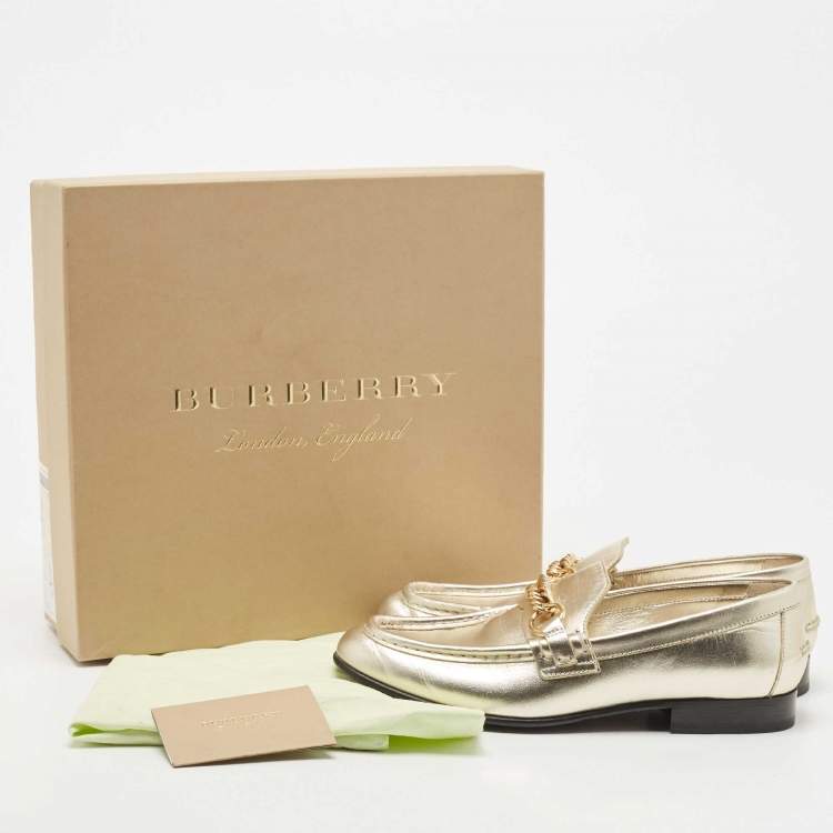 Pre Owned Burberry Metallic Gold Leather Solway Chain Detail Slip On Loafers Size 39.5
