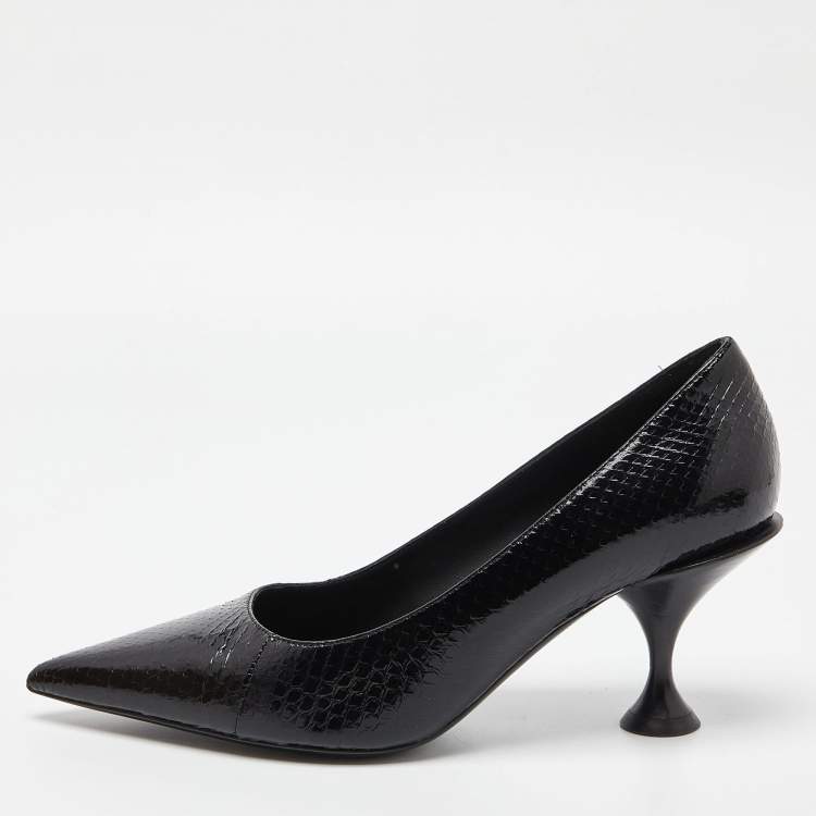 Pre Owned  Burberry Black Watersnake Leather Pointed Toe Wellton Pumps Size 38