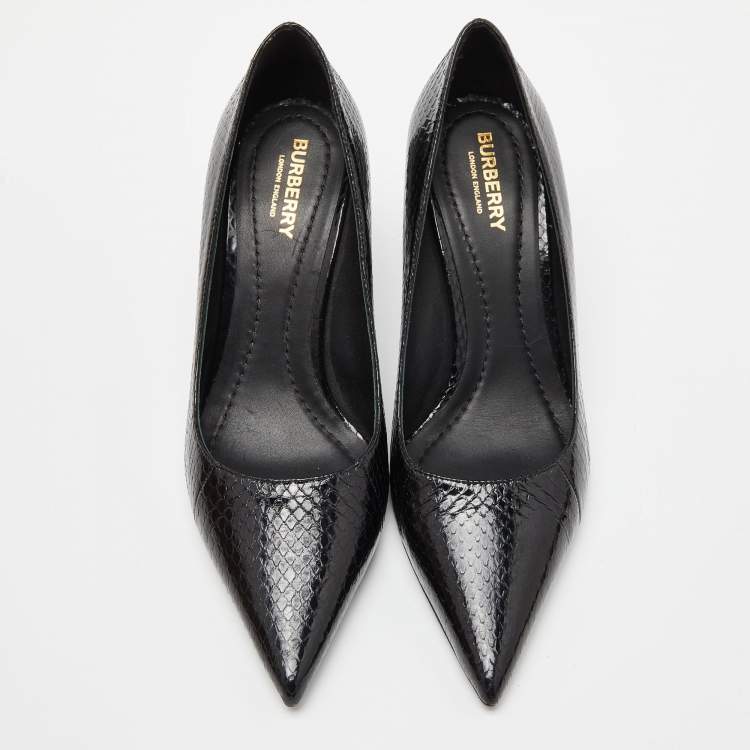 Pre Owned  Burberry Black Watersnake Leather Pointed Toe Wellton Pumps Size 38