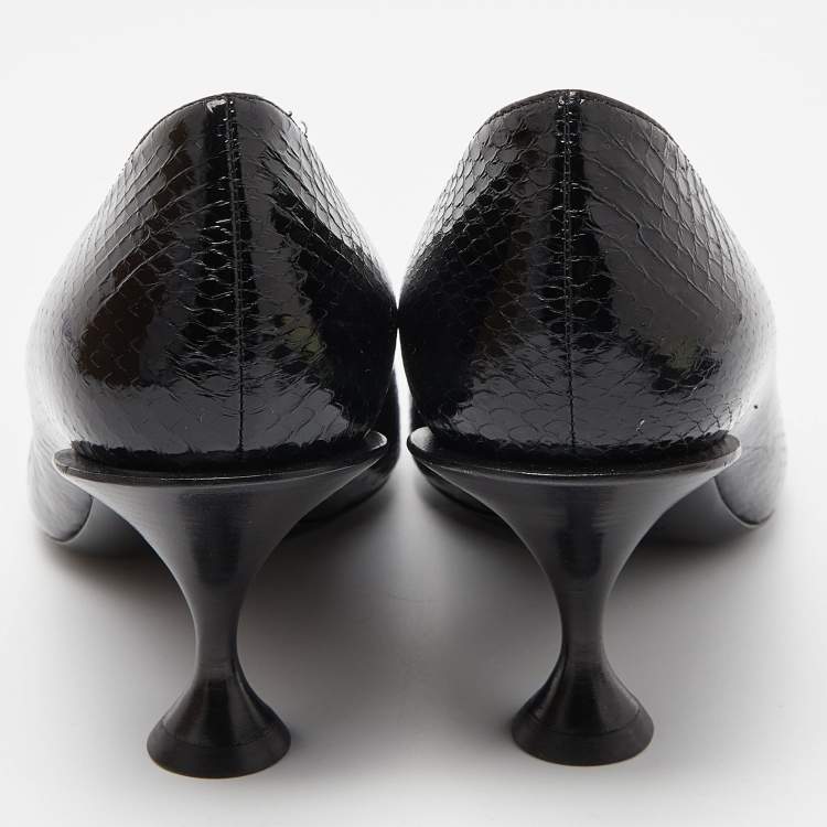 Pre Owned  Burberry Black Watersnake Leather Pointed Toe Wellton Pumps Size 38