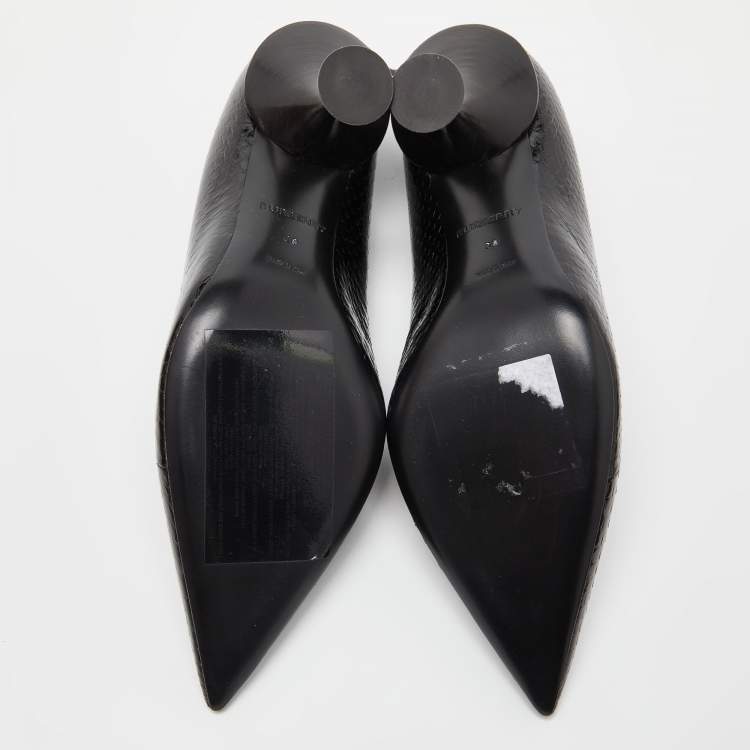 Pre Owned  Burberry Black Watersnake Leather Pointed Toe Wellton Pumps Size 38