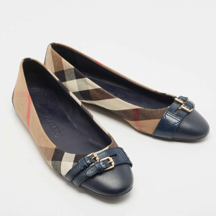 Pre Owned Burberry Beige/Navy Blue Canvas and Leather Buckle Ballet Flats Size 39