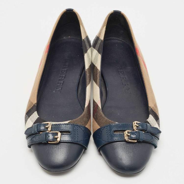 Pre Owned Burberry Beige/Navy Blue Canvas and Leather Buckle Ballet Flats Size 39