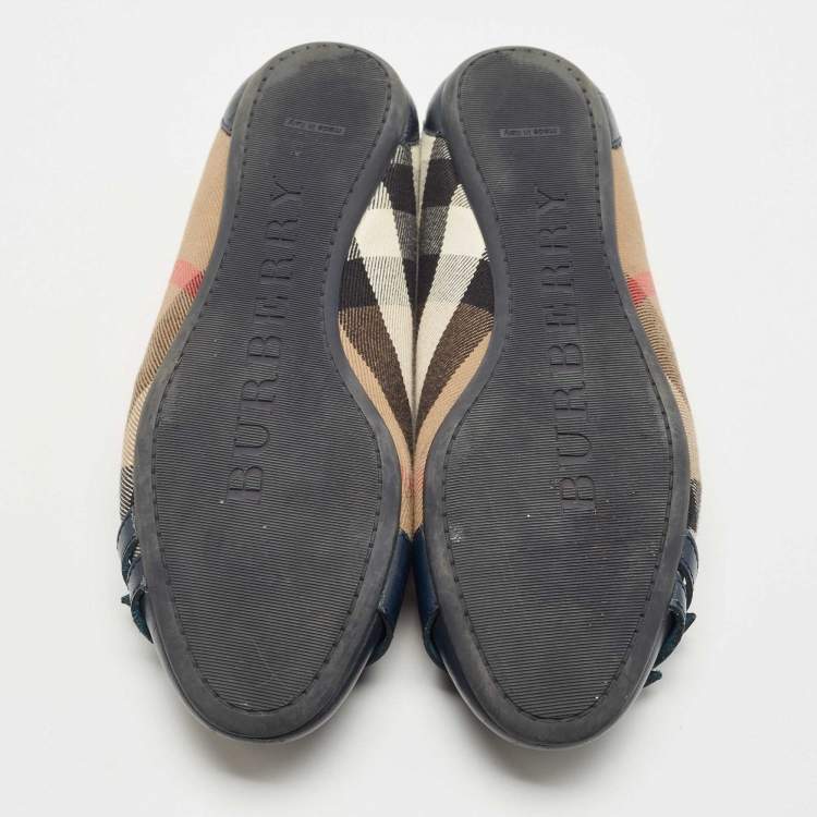 Pre Owned Burberry Beige/Navy Blue Canvas and Leather Buckle Ballet Flats Size 39