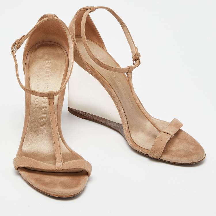 مملوكة مسبقًا Burberry Prorsum Beige Suede Leyburn Lucite Wedge Sandals Size 38