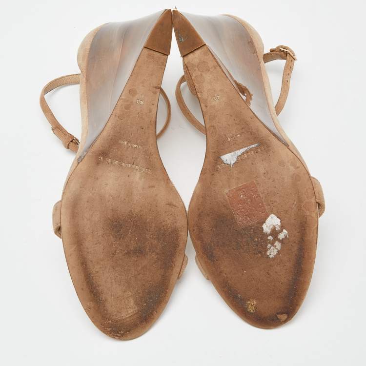 مملوكة مسبقًا Burberry Prorsum Beige Suede Leyburn Lucite Wedge Sandals Size 38