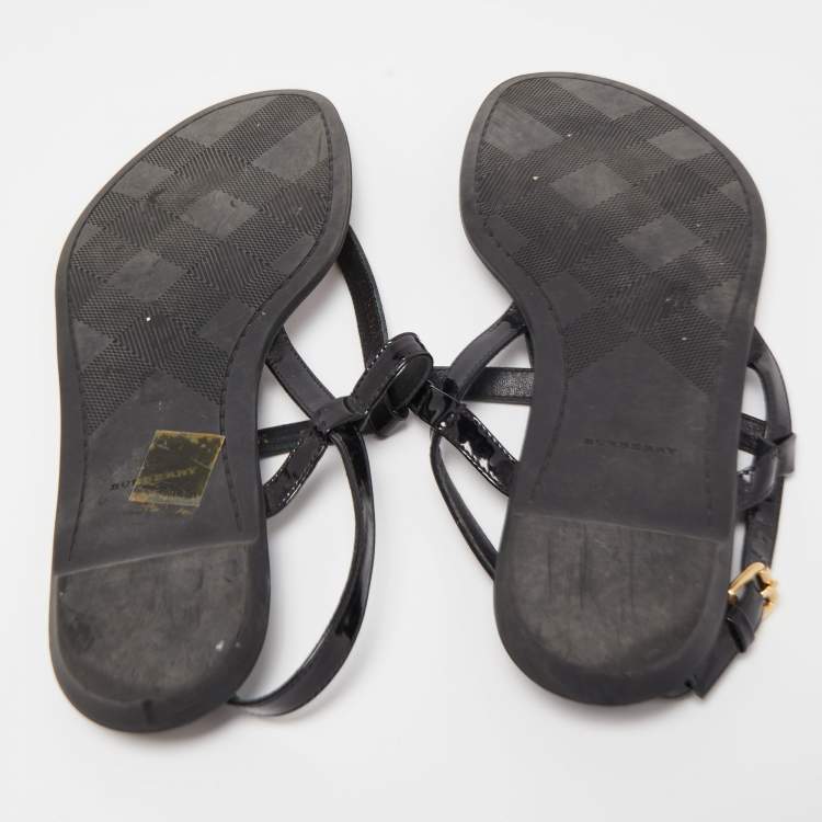 مملوكة مسبقًا Burberry Black Patent Leather Thong Flat Sandals Size 36
