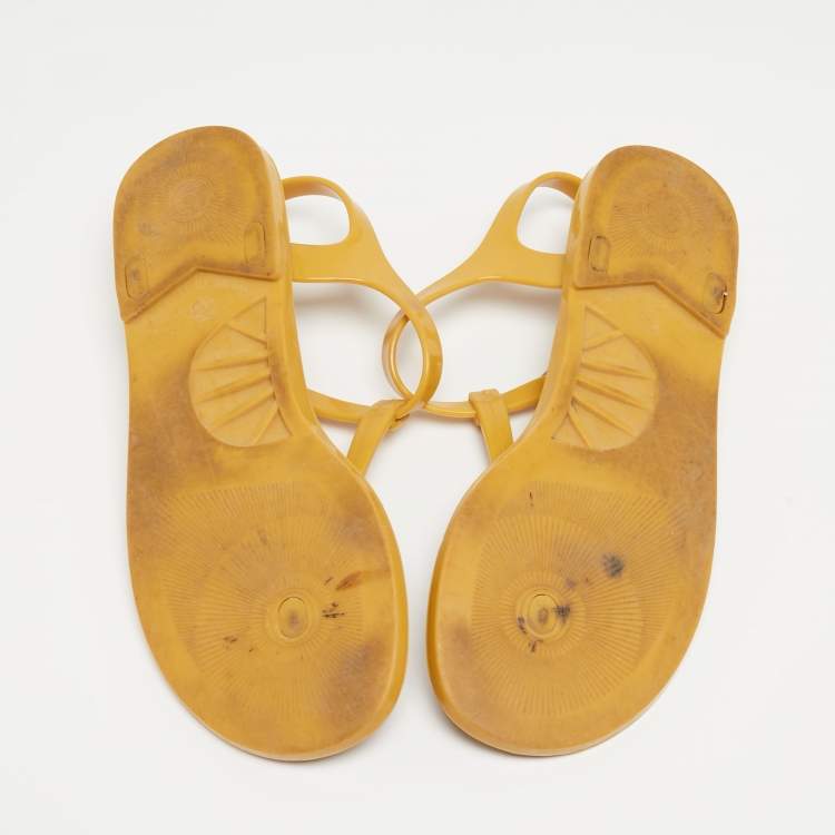 Pre Owned Burberry Yellow Jelly Thong Flat Slides Size 38
