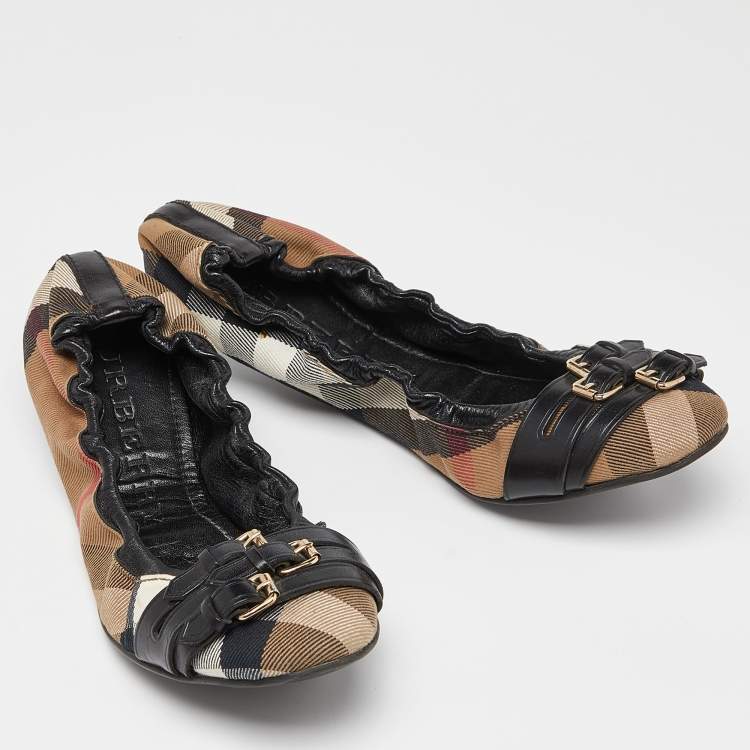 Pre Owned Burberry Beige/Black Novacheck Canvas and Leather Buckle Scrunch Ballet Flats Size 40