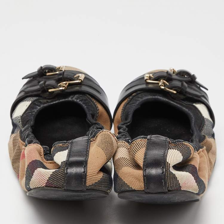 Pre Owned Burberry Beige/Black Novacheck Canvas and Leather Buckle Scrunch Ballet Flats Size 40