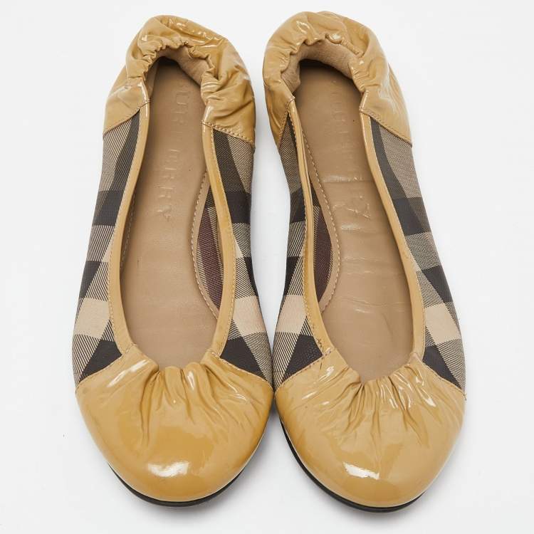Pre Owned Burberry Beige Patent Leather and Nova Check Coated Canvas Scrunch Ballet Flats Size 39