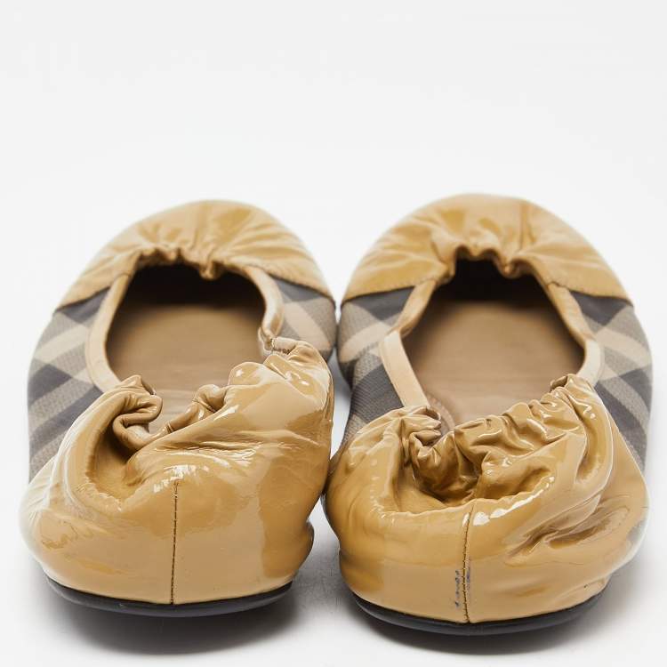 Pre Owned Burberry Beige Patent Leather and Nova Check Coated Canvas Scrunch Ballet Flats Size 39