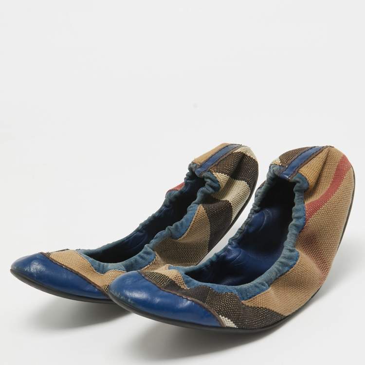 Pre Owned Burberry Blue/Beige Canvas and Leather Scrunch Ballet Flats Size 40