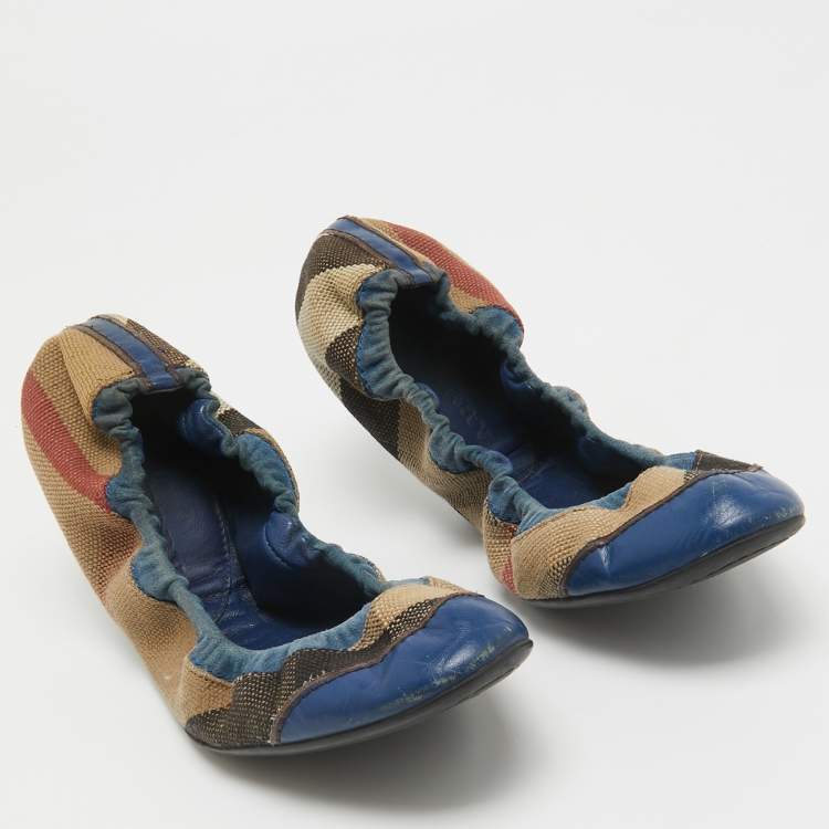 Pre Owned Burberry Blue/Beige Canvas and Leather Scrunch Ballet Flats Size 40
