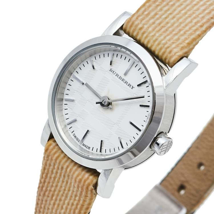 Pre Owned Burberry White Stainless Steel Canvas & Leather Nova Check BU1759 Women's Wristwatch 22 mm