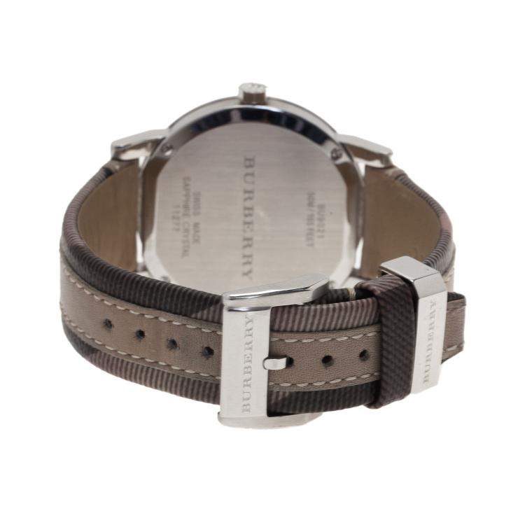 Pre Owned Burberry Cream Stainless Steel Heymarket Women's Wristwatch 38MM