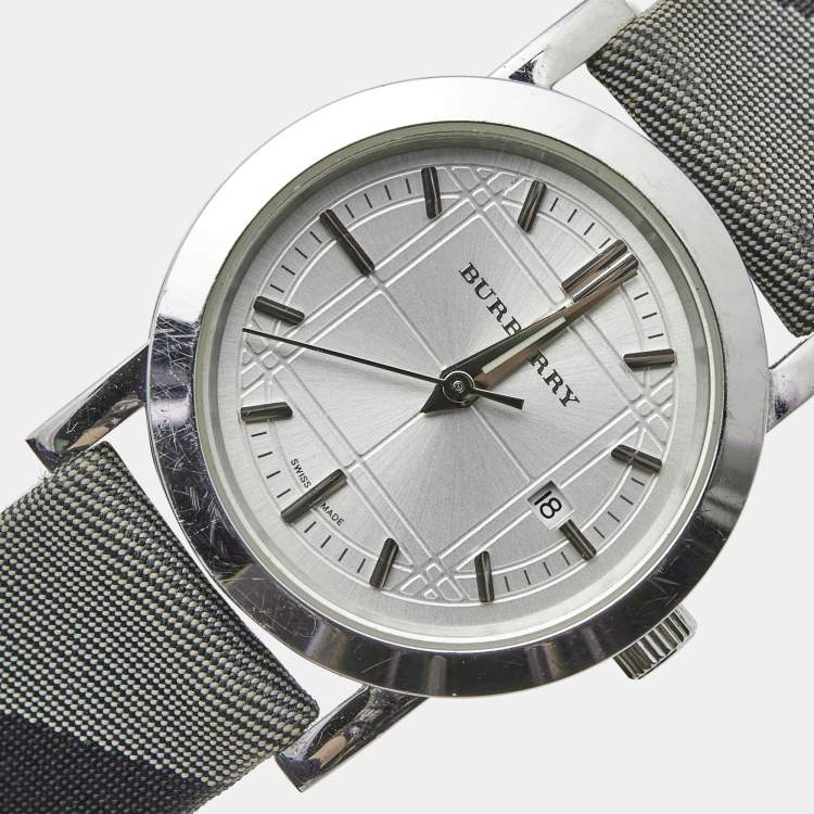 Pre Owned Burberry Silver Stainless Steel Canvas BU1386 Women's Wristwatch 28 mm 