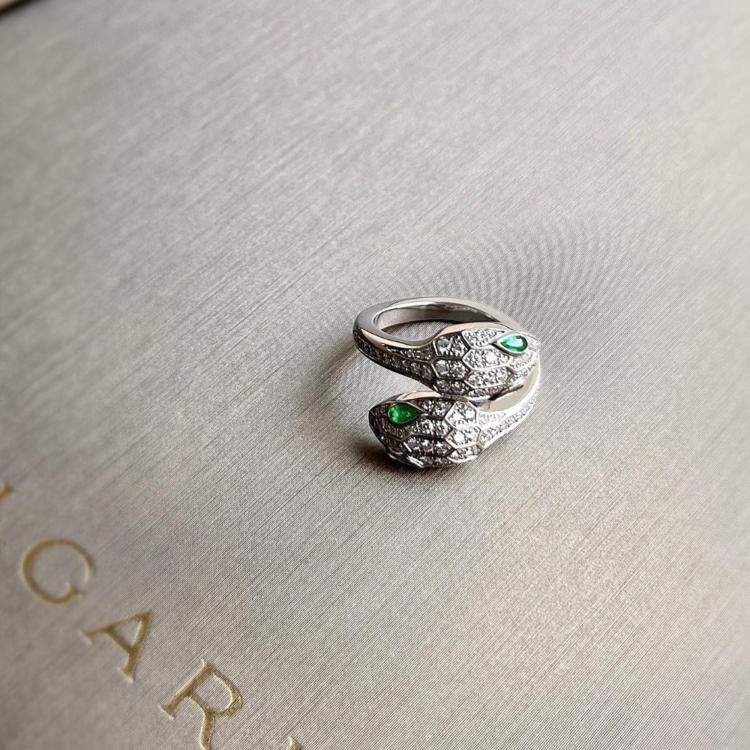 Pre Owned Bvlgari Serpenti 18K White Gold Emrald Ring EU 52